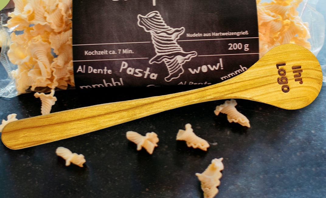 Pasta Basta mit individualisiertem Kochlöffel mit eigenem Logo Produktbild