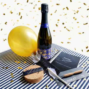 Geschenkset für Mitarbeiterjubiläum und Promotionen - mit Sekt, Luftballon, Korkuntersetzern, Kugelschreiber und Notizbuch