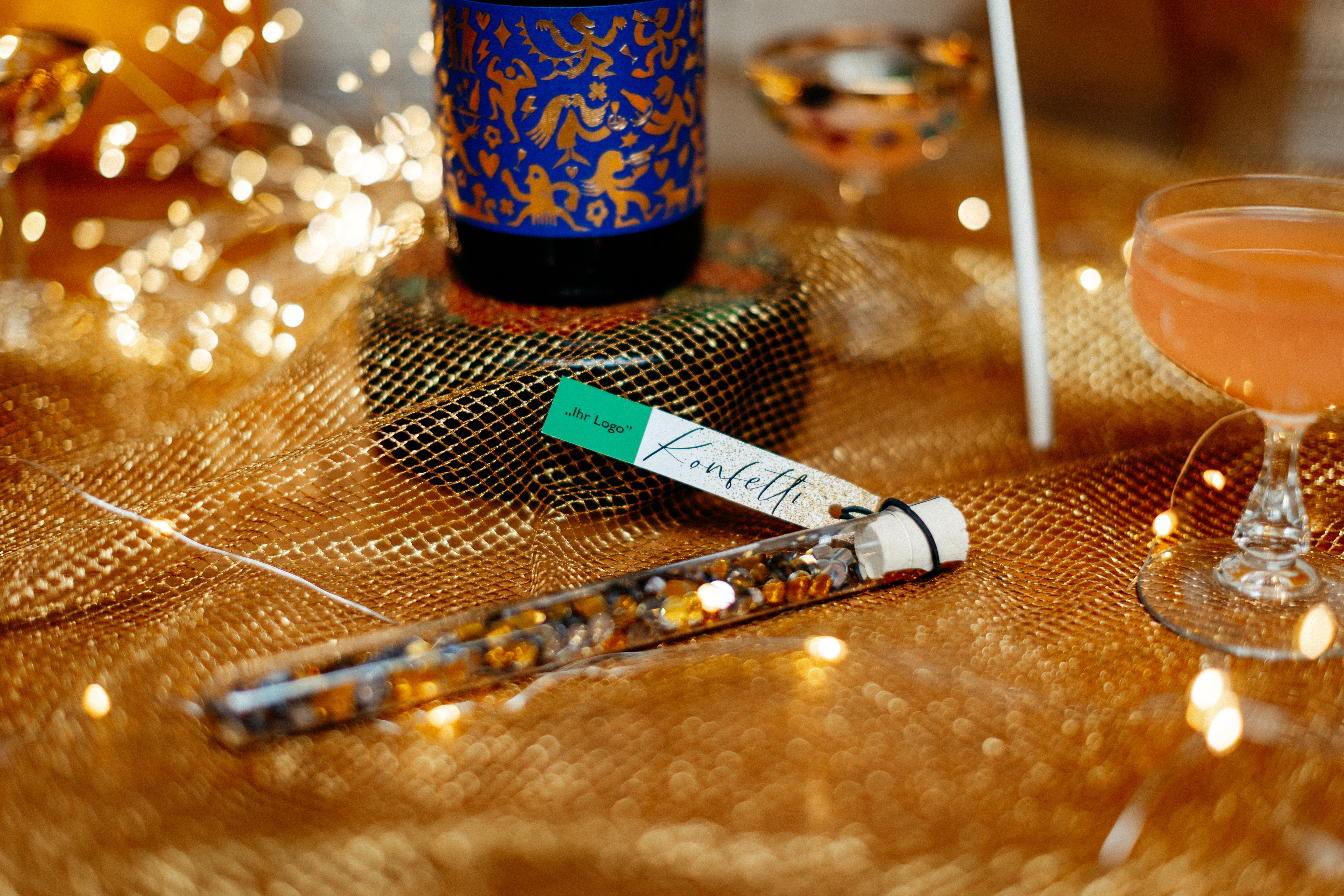 Goldenes Konfetti zum Feiern