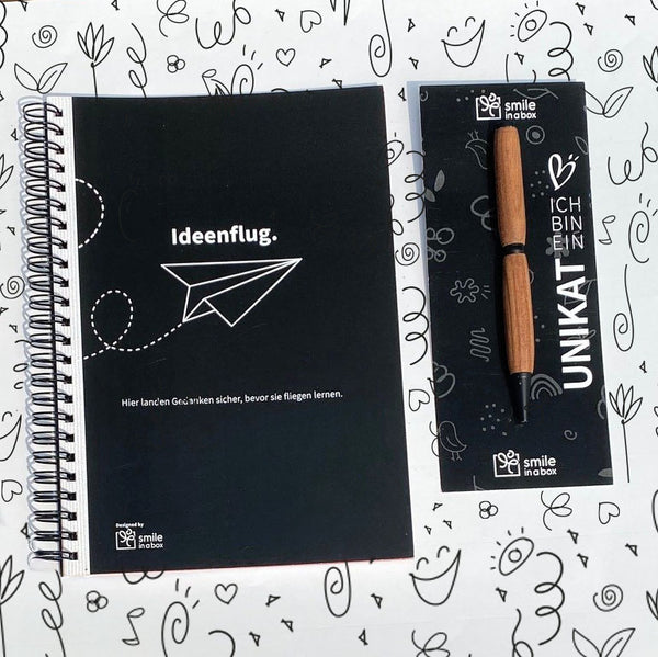 Individualisierbares Notizbuch und Holzkugelschreiber. Ein Starterset perfekt für Seminare und Fortbildungen.