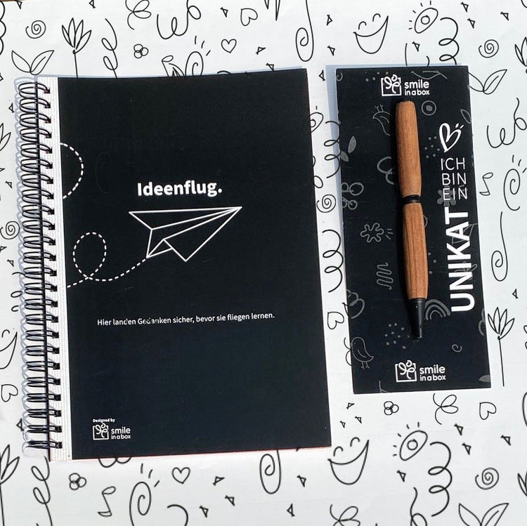 Individualisierbares Notizbuch und Holzkugelschreiber. Ein Starterset perfekt für Seminare und Fortbildungen.