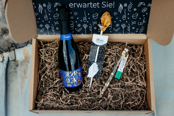 Sekt, Luftballon, Konfetti in Geschenkbox
